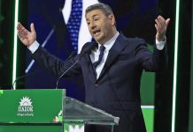 Το ΠΑΣΟΚ και η κατάθεση πρότασης μομφής