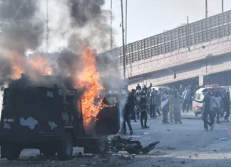 Τουλάχιστον 17 νεκροί στο Πακιστάν σε διαδηλώσεις μετά τον θάνατο του Χαμενεΐ, δέιτε βίντεο