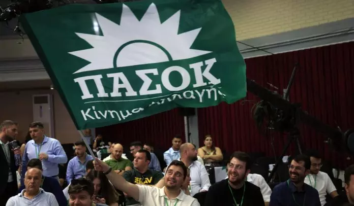 «Γέφυρες» και συγκρούσεις στο Συνέδριο του ΠΑΣΟΚ – Σήμερα η ομιλία Ανδρουλάκη