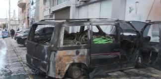 Περιστέρι: Eπαγγελματικό βαν κάηκε ολοσχερώς μετά από αναζωπύρωση – Έρευνες για εμπρησμό