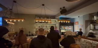 Θεσσαλονίκη: Παρέμβαση του Ρουβίκωνα σε εστιατόριο στο κέντρο της πόλης – “Απλήρωτες βάρδιες και υπέρογκα χρωστούμενα”