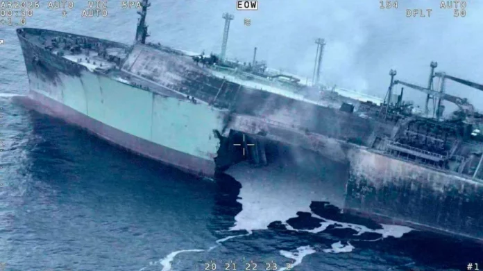 Άνοιξε στα δύο δεξαμενόπλοιο που μετέφερε LNG στη Μεσόγειο, η Ρωσία κατηγορεί την Ουκρανία για επίθεση με drone