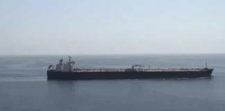 Επίθεση σε τάνκερ στα ανοιχτά του Ομάν, 4 τραυματίες