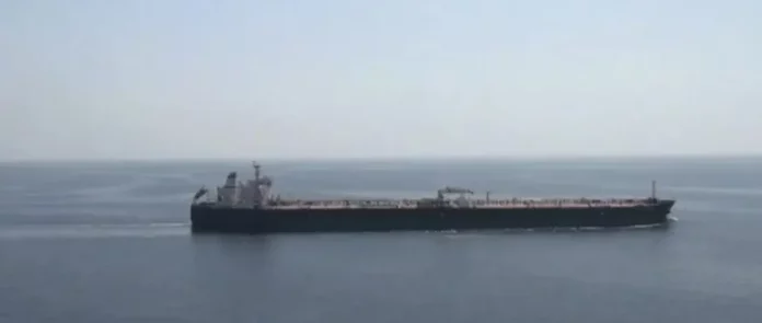 Επίθεση σε τάνκερ στα ανοιχτά του Ομάν, 4 τραυματίες