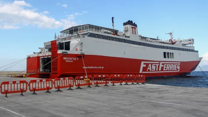 Ταλαιπωρία για 673 επιβάτες του πλοίου «Θεολόγος»: Καθυστέρηση απόπλου το βράδυ του Σαββάτου λόγω εμπλοκής κάβου στην προπέλα