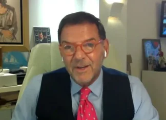 Συνελήφθη ο γνωστός γκαλερίστας Γιώργος Τσαγκαράκης μετά από έφοδο της ΔΑΟΕ στις αποθήκες της εταιρείας του