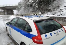 Καρπενήσι: Εγκλωβίστηκε λεωφορείο με μαθητές στα χιόνια – Δείτε βίντεο