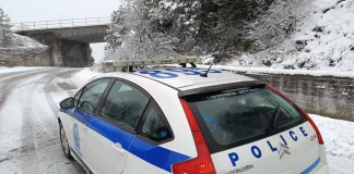 Καρπενήσι: Εγκλωβίστηκε λεωφορείο με μαθητές στα χιόνια – Δείτε βίντεο