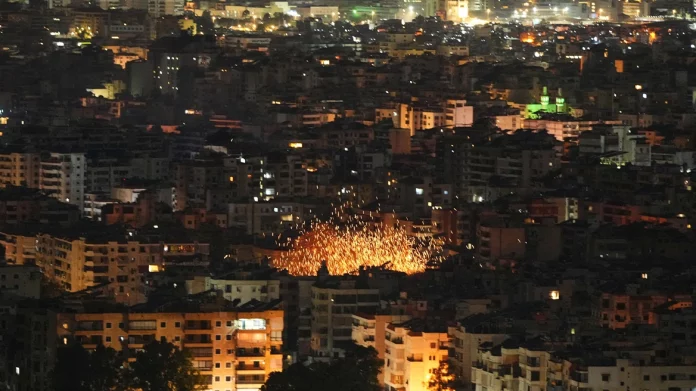 Οι Ιρανοί επιτέθηκαν με drones και πυραύλους σε Αμπού Ντάμπι, Ντουμπάι, Κουβέιτ, Μπαχρέιν, Σαουδική Αραβία και Τελ Αβίβ – Το Ισραήλ σφυροκοπά Βηρυτό και Τεχεράνη