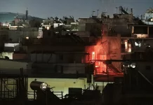 Φωτιά σε δώμα πολυκατοικίας στη Νέα Χαλκηδόνα, δείτε βίντεο και φωτογραφίες