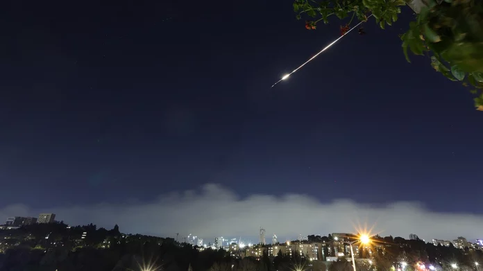 Εκρήξεις στην Ιερουσαλήμ μετά από εκτόξευση πυραύλων από το Ιράν, βομβαρδισμοί του Ισραήλ σε νότια Συρία, Τεχεράνη και Βηρυτό