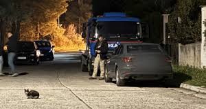 Πώς έγινε η ένοπλη επίθεση σε οδηγό ΙΧ στη Νέα Μάκρη, τον έβαλαν «στόχο» και γάζωσαν το αυτοκίνητο με 7 σφαίρες