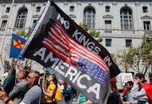 ΗΠΑ: Χιλιάδες αντιπολεμικές διαδηλώσεις σε ολόκληρη τη χώρα – Εκατομμύρια πολίτες φώναξαν «No Kings, No War»