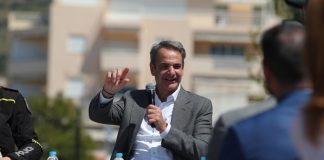 Αιχμάλωτος των σκανδάλων ο Μητσοτάκης- Στον κουβά το …ασυμβίβαστο