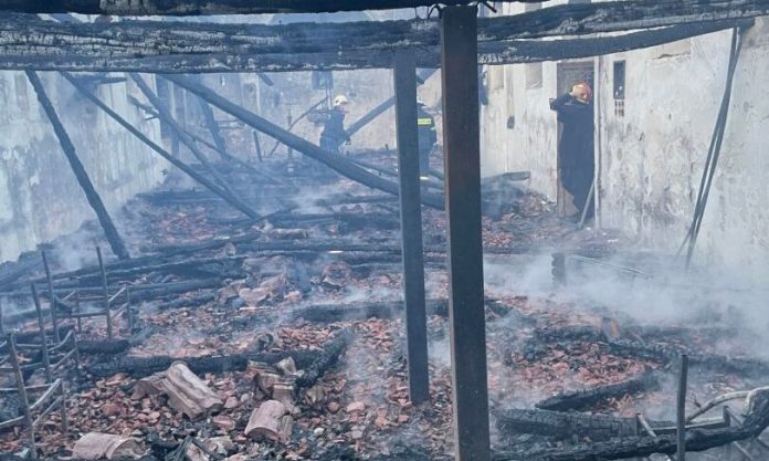 Αχαΐα: Φωτιά σε εκκλησία στην Αιγείρα – Κάηκε ολοσχερώς ο ναός