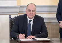 Μακάριος και “άριστος”, μετά ή άνευ πτυχίου…