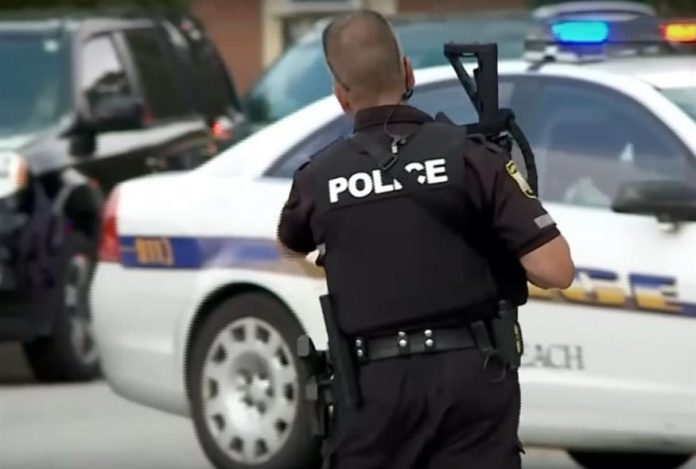 Πήρε κατά λάθος «μπόνους» 20.000 δολαρίων από τη δουλειά της, αρνήθηκε να τα επιστρέψει και βρέθηκε στη φυλακή