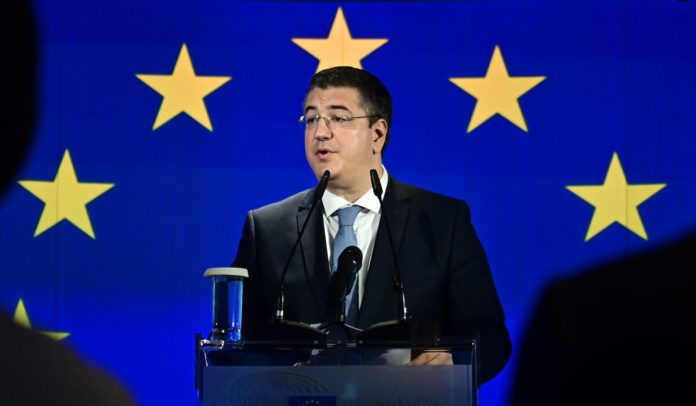 Παραίτηση Τζιτζικώστα και «κάθοδος» στην Α’ Θεσσαλονίκης