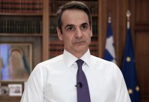 Επικοινωνιακές «πιρουέτες» με το ασυμβίβαστο και τη μείωση βουλευτών