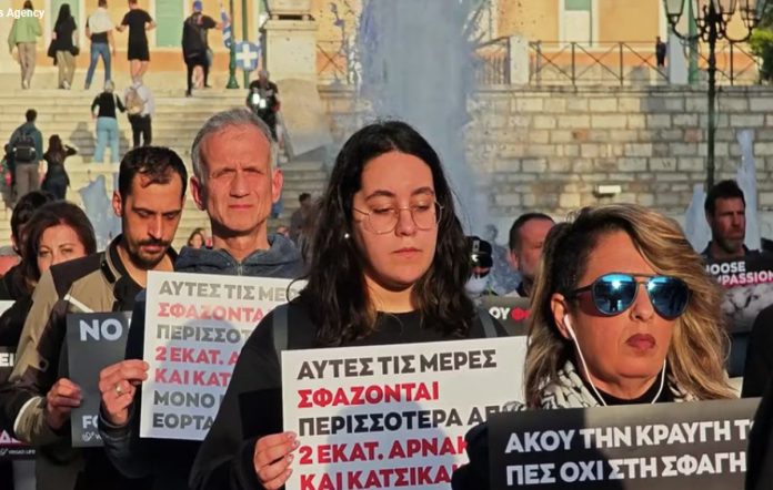 «Η σφαγή δεν είναι αγάπη»: Vegan διαμαρτυρία στο Σύνταγμα ενάντια στη θανάτωση ζώων για το Πάσχα