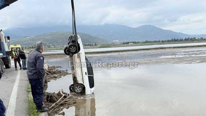 Αταλάντη: Κλεμμένο αυτοκίνητο εντοπίστηκε στη θάλασσα
