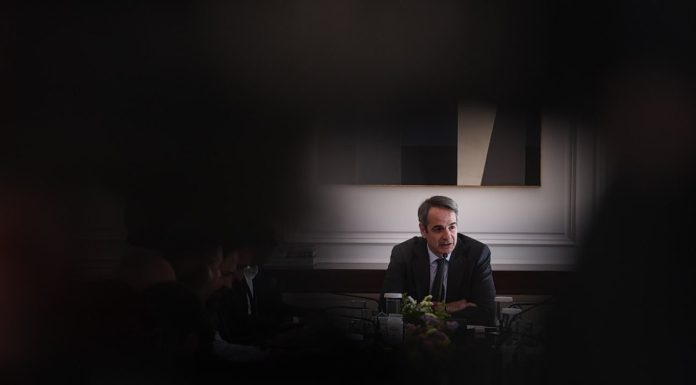 «Κρύβεται» η κυβέρνηση για το σκάνδαλο των υποκλοπών, ελπίζοντας ότι θα το «ελέγξει» και θα αποφύγει νέες αποκαλύψεις