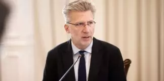 Ο Σκέρτσος των επιλεκτικών «στοιχείων» κατηγορεί τον Τσίπρα για «ψέματα και ανακρίβειες»