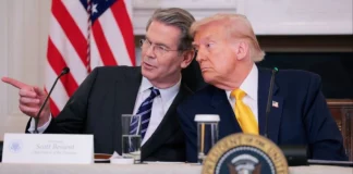 Μπέσεντ: Οι ΗΠΑ δεν θα παρατείνουν την αναστολή κυρώσεων για ρωσικό πετρέλαιο σε δεξαμενές πλοίων