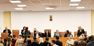 Δίκη για τα Τέμπη: Τα πολλαπλά «όχι» στα αιτήματα, το οξυμένο κλίμα και η έκκληση της προέδρου