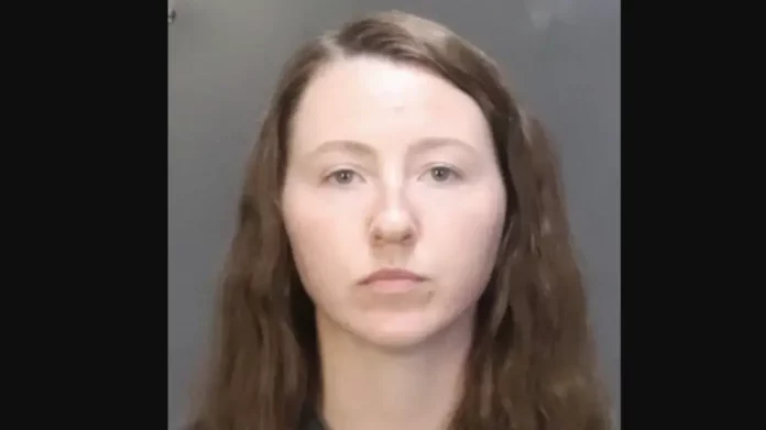 Είδαν καθηγήτρια στο Τέξας να φιλάει 16χρονο και εκείνη αποκάλυψε ότι έκανε σεξ με τον ανήλικο και έναν φίλο του