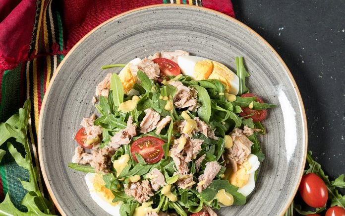 Συνταγή: Τονοσαλάτα με αυγό