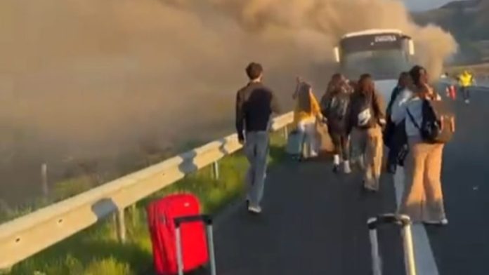 Φωτιά σε λεωφορείο του ΚΤΕΛ Καρδίτσας