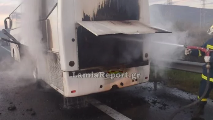 Φθιώτιδα: Φωτιά σε μηχανή λεωφορείου στο ύψος της Ξυνιάδας
