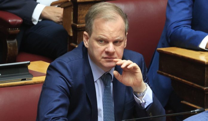 Κώστας Αχ. Καραμανλής: Παχυδερμία