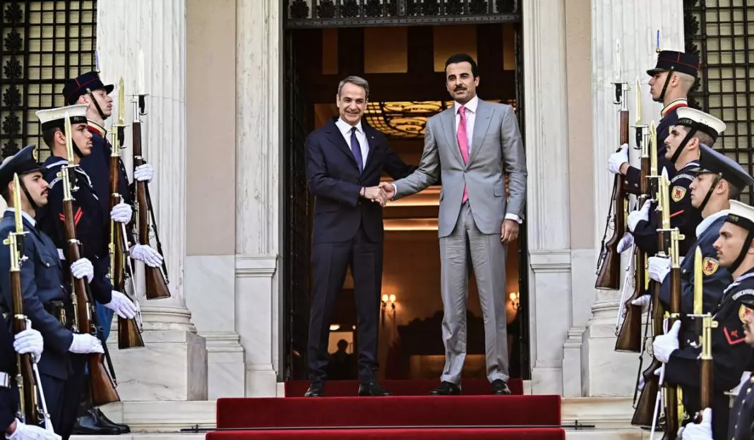 Συνάντηση Μητσοτάκη με τον Εμίρη του Κατάρ – Μηνύματα για νέες επενδύσεις