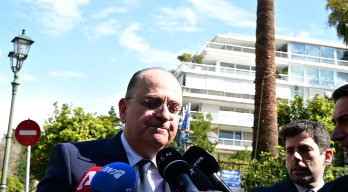 Οικογενειακές ιστορίες: Ο Λαζαρίδης με το πτυχίο κολλεγίου «παρέδωσε» τη θέση του στη σύζυγό του, «γαλάζιο παιδί» της Blue Skies