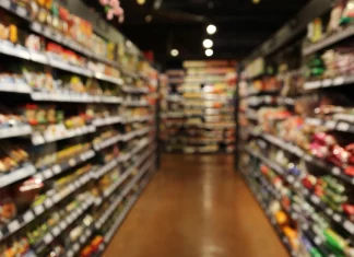 Μειώνεται στο μισό ο ΦΠΑ στα τρόφιμα… αλλά όχι στην Ελλάδα