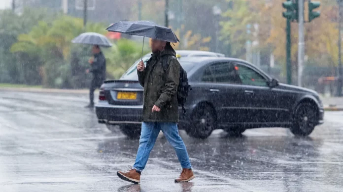 Καιρός: Βροχές και πιθανές χαλαζοπτώσεις το μεσημέρι, πού θα σημειωθούν φαινόμενα