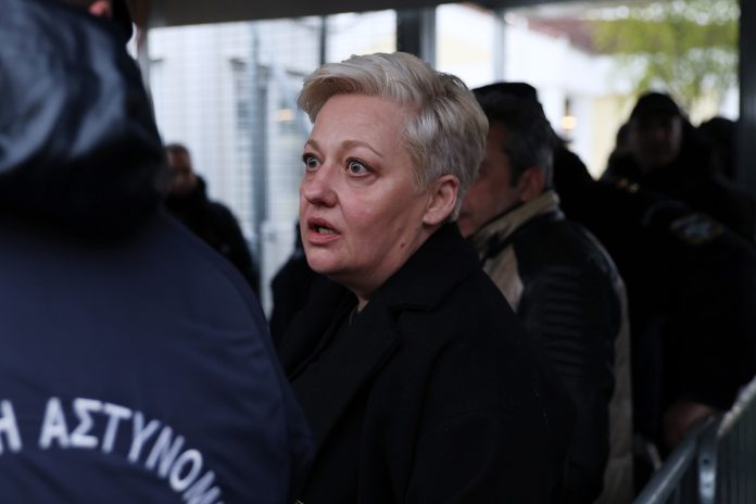 Δίκη για Τέμπη: Ξέσπασε η μητέρα της Αναστασίας – “Ελάτε να δικαστείτε – Φλωρίδη, στα κιτάπια σου δεν θα είμαι ποτέ”