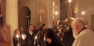 Κυριάκος Μητσοτάκης στον Επιτάφιο στην Ιερά Μονή Μεταμορφώσεως του Σωτήρος στα Χανιά