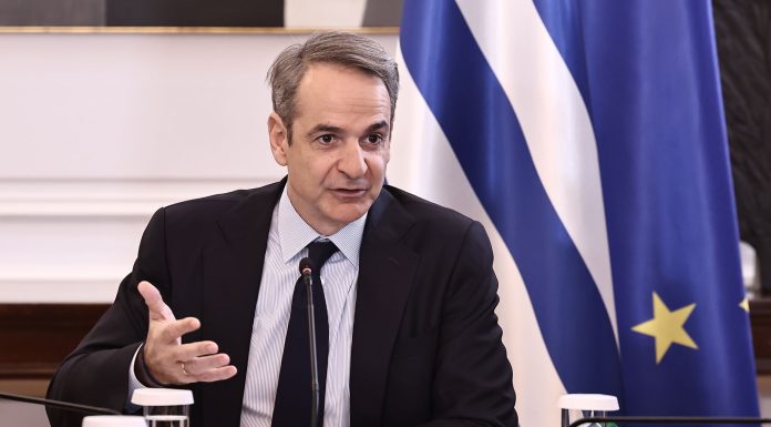 Μια κυβέρνηση σε αποδρομή δεν μπορεί να φαντασιώνεται ότι θα αλλάξει το θεσμικό DNA της χώρας