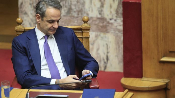 Ο Μητσοτάκης μεταξύ δύο εκβιασμών