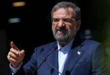 Το Ιράν απειλεί με βύθιση πλοία των ΗΠΑ αν επιχειρήσουν έλεγχο στα Στενά του Ορμούζ