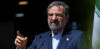 Το Ιράν απειλεί με βύθιση πλοία των ΗΠΑ αν επιχειρήσουν έλεγχο στα Στενά του Ορμούζ