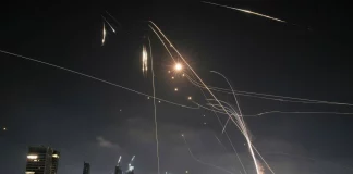 Βίντεο: «Βροχή» από ιρανικούς βαλλιστικούς πυραύλους «σκέπασε» το Ισραήλ