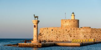 Tραγωδία στη Ρόδο: Άνδρας εντοπίστηκε κρεμασμένος με σχοινί από μπαλκόνι 4ου ορόφου