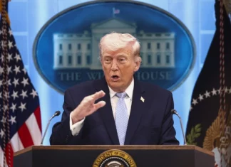 Τραμπ: Φορτώνουμε τα πλοία μας με «τα καλύτερα πυρομαχικά», θα τα χρησιμοποιήσουμε αν δεν υπάρξει συμφωνία με το Ιράν