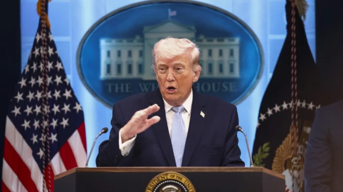 Τραμπ: Το μόνο που απομένει είναι η εκκαθάριση των Στενών του Ορμούζ από τις νάρκες