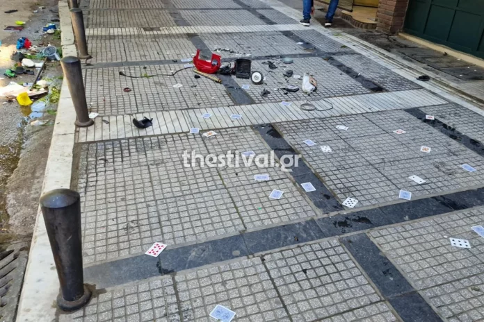 Θεσσαλονίκη: Τι είπε στους αστυνομικούς η μητέρα του 5χρονου που έμεινε μόνος στο σπίτι και πετούσε αντικείμενα από το μπαλκόνι