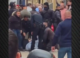 Ισραηλινοί αστυνομικοί κατηγορούνται ότι απώθησαν με τη βία Παλαιστίνιους χριστιανούς στην αφή του Αγίου Φωτός